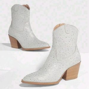 NWOT Cuccoo Rhinestone Cowboy Boots Size 8 - never worn
